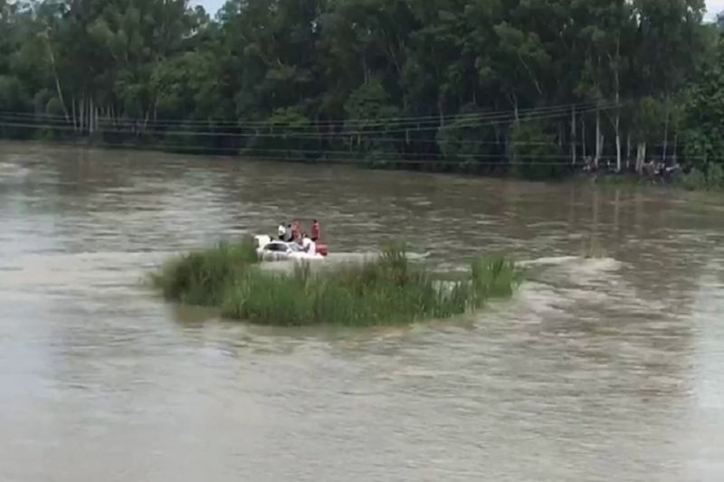 Father not bought jaguar car son BMW car canal