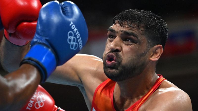Indian boxer Satish Kumar sails into quarterfinals