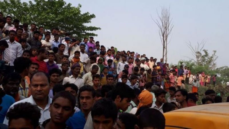 van of school kids collided with train in kushinagar