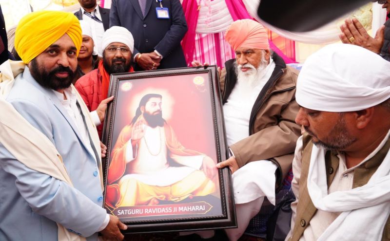 CM Bhagwant Mann flagged off train for pilgrims going to Banaras