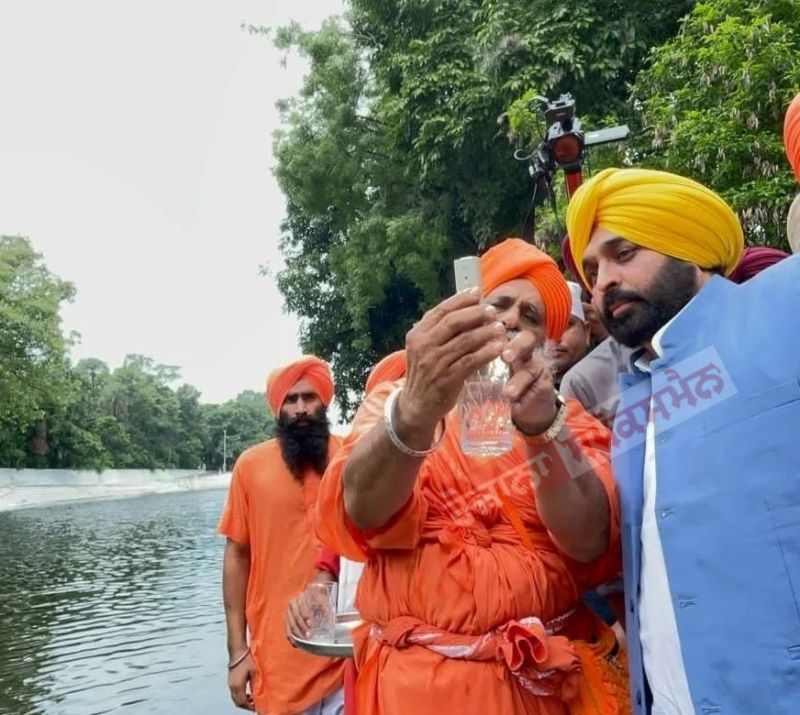 CM attend 22nd anniversary of Kali Bein's 'kar sewa' 