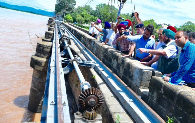 Capt. Amarinder Singh visits flood affected areas at Ropar
