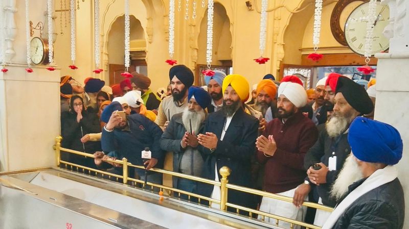 Chief Minister Charanjit Channi paying obeisance at Gurdwara Sri Fatehgarh Sahib