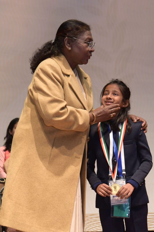 President Draupadi Murmu honored 17 children with child awards