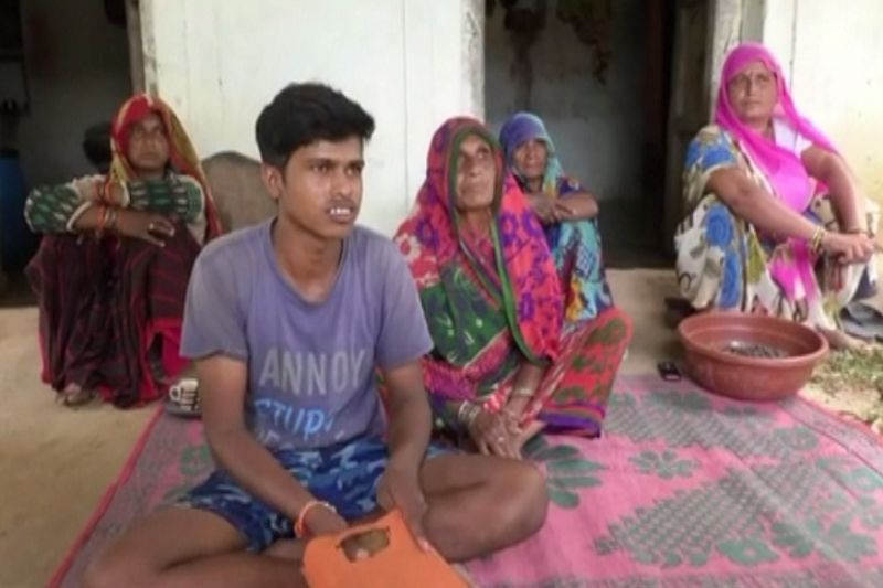 Satna : Farmer family lost in repaying bank debt 