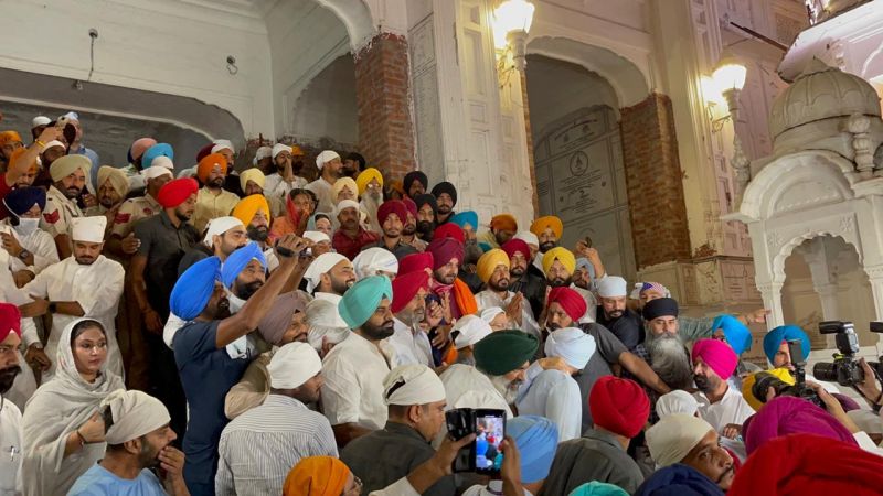 Punjab CM, deputy CMs alongwith Sidhu visit Darbar Sahib
