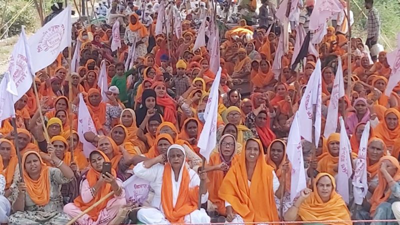 Women protest against farm bills 