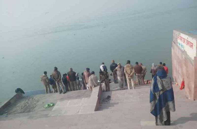 Ganga river,dead bodies