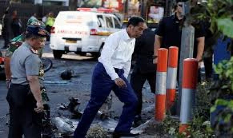 indonasia bomb blast near police station, 3 dead