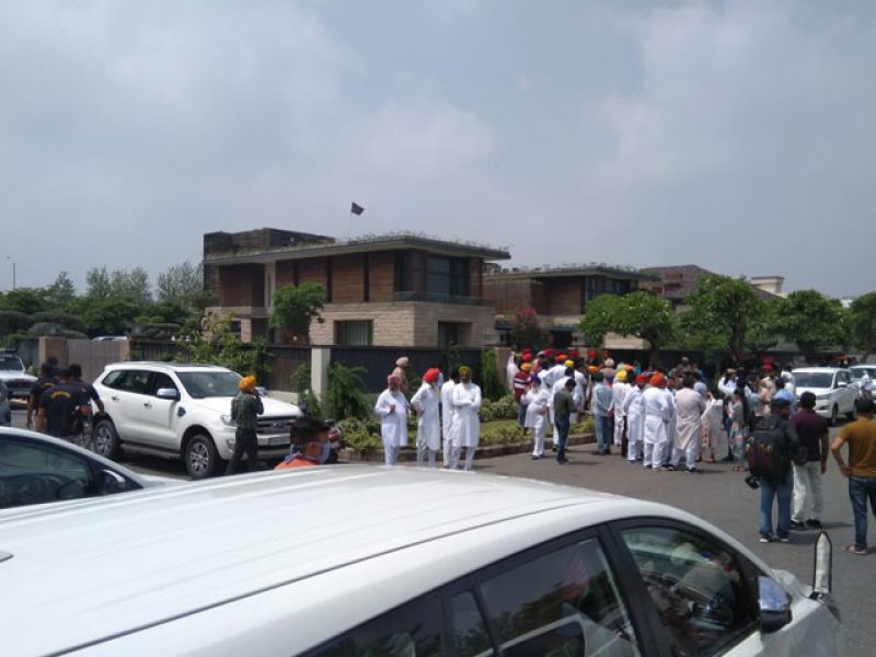 Congress MLAs arrived at Navjot Singh Sidhu’s residence in Amritsar