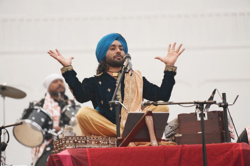 Sufi singer Mr. Satinder Sartaj today paid a musical tribute to Sri Guru Nanak Dev ji