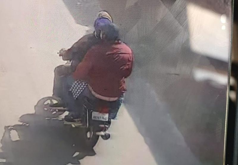 In broad daylight in Moga, robbers looted Rs 3 lakh 66 thousand from a bank