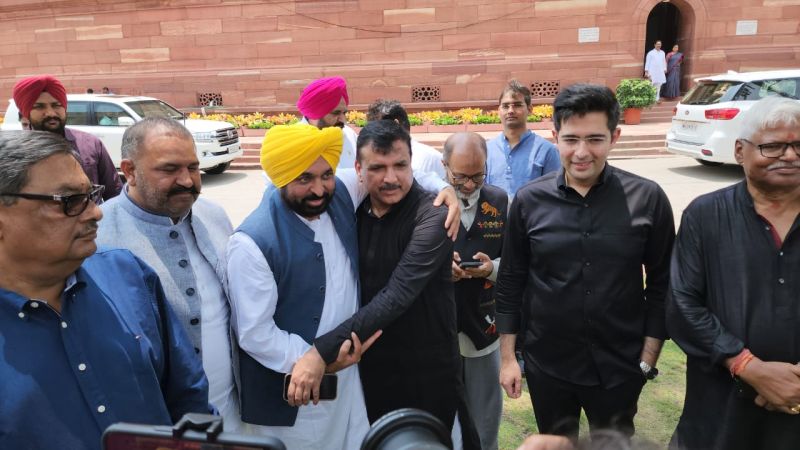 CM Bhagwant Mann joins AAP MP Sanjay Singh's Protest