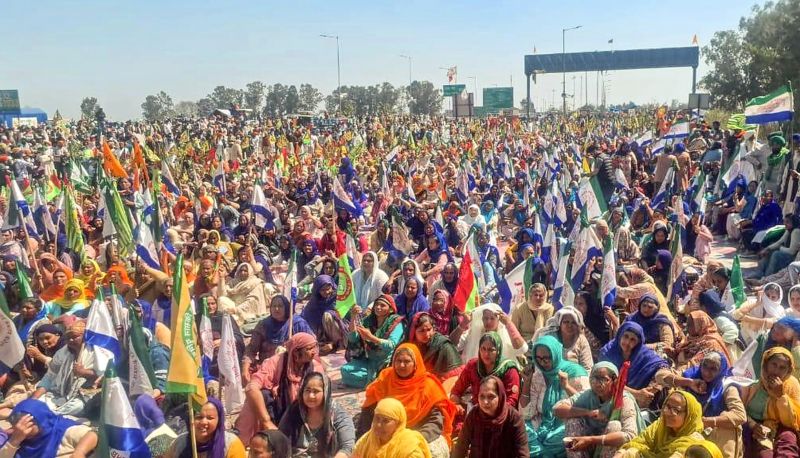 Women farmers protest at punjab haryana border