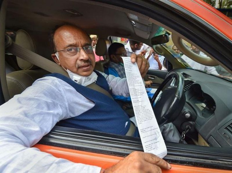 Vijay Goel violates odd-even rule, issued a challan of Rs 4000