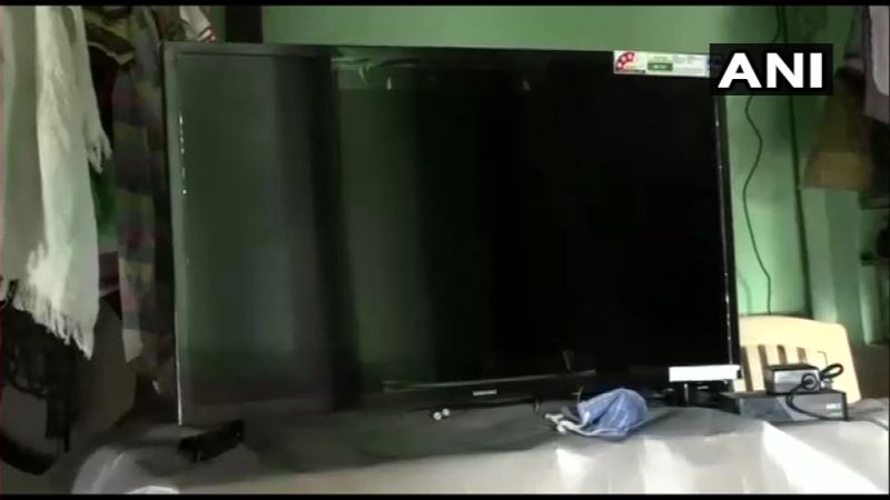 Woman pawns mangalsutra to buy TV for children’s on-air classes