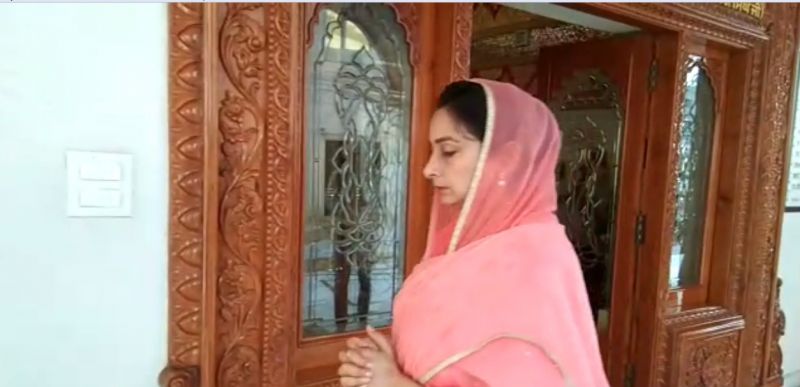 Badal family arrives at Sachkhand Sri Harmandir Sahib to pay obeisance