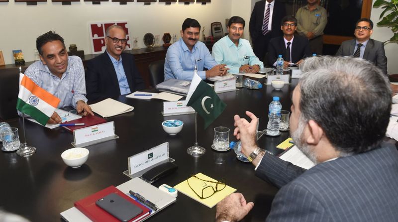 Indian Indus Water Commissioner Pradeep Kumar Saxena (L) and his team of officials speak to his Pakistan counterpart Syed Muhammad Mehar Ali Shah (R) during the first day of a meeting to discuss the Indus Waters Treaty and other issues, in Lahore on August 29, 2018