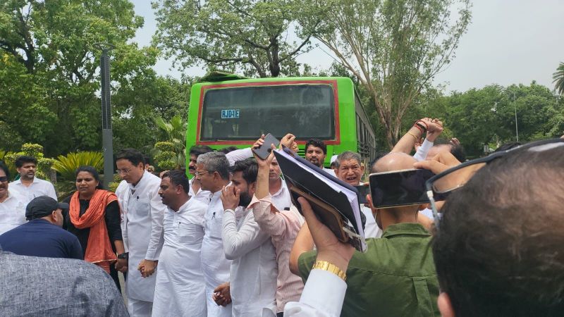 Delhi Police detain Surjewala, Baghel during Congress protest