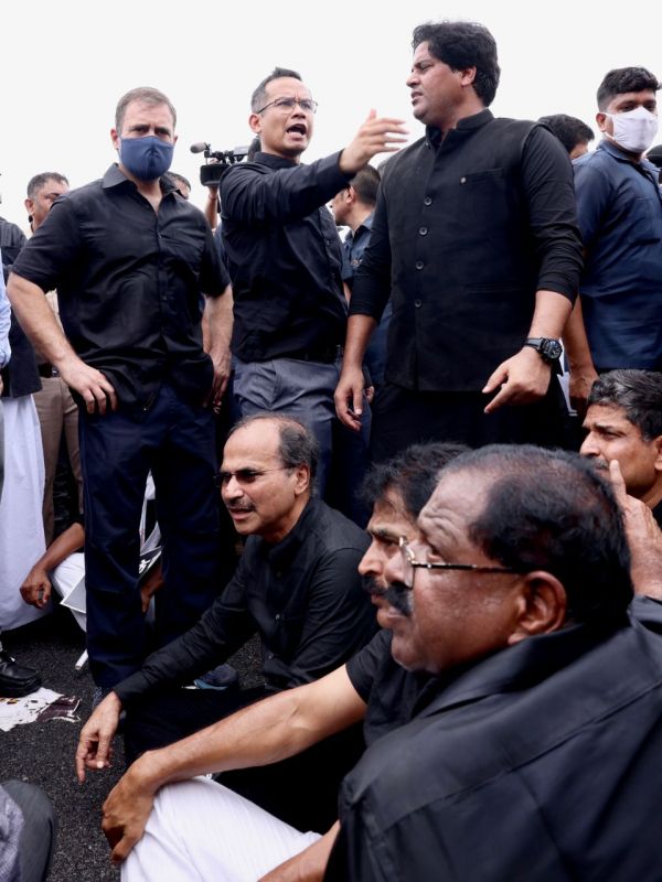 Rahul Gandhi and others Detained Amid Massive Congress Protest 