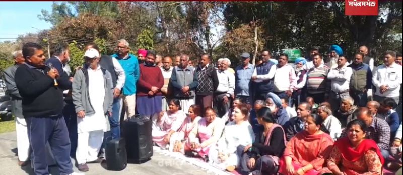 Protest of Congress workers outside BBMB office in Nangal