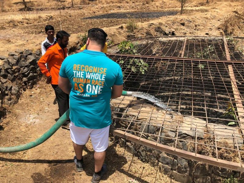 'Khalsa Aid' standing with people suffering from drought in Maharashtra