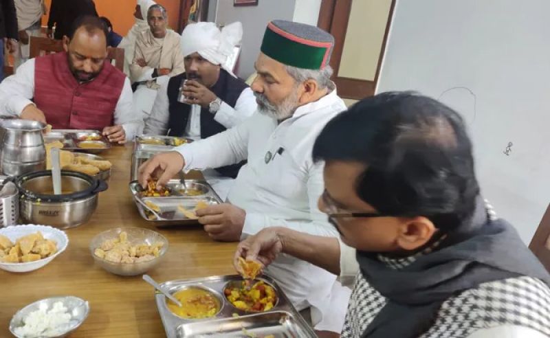 Sanjay Raut meets farmer leader Rakesh Tikait