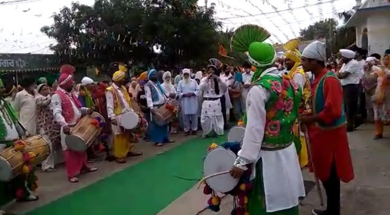 Gurdwara Amb Sahib : Bhangra at Nagar Kirtan