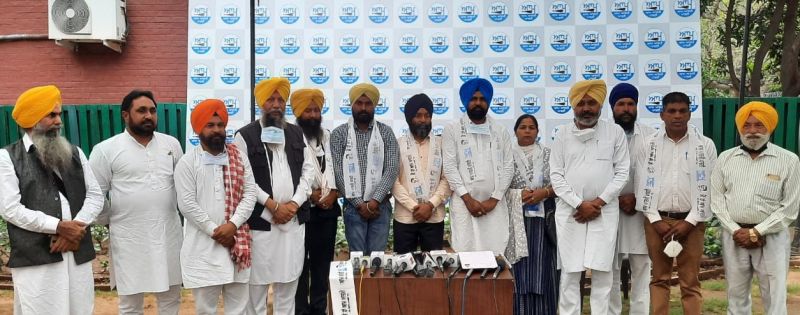 Congress leaders and former army officers joined the Aam Aadmi Party