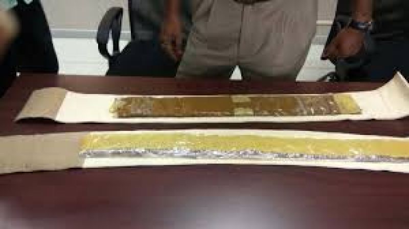 42 lakhs of gold seized a passenger in Kerala