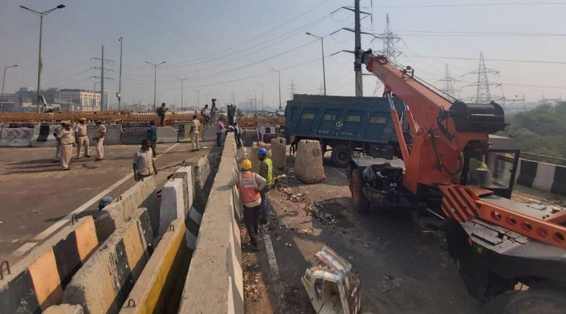 Barricades being removed at Ghazipur Border
