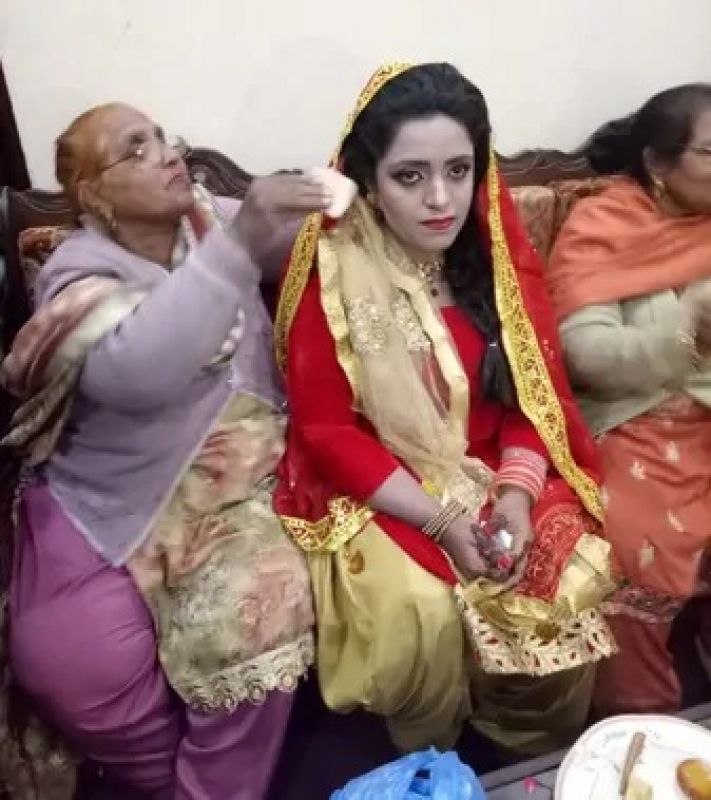 Pakistan Lahore bride waiting for wedding Indian groom