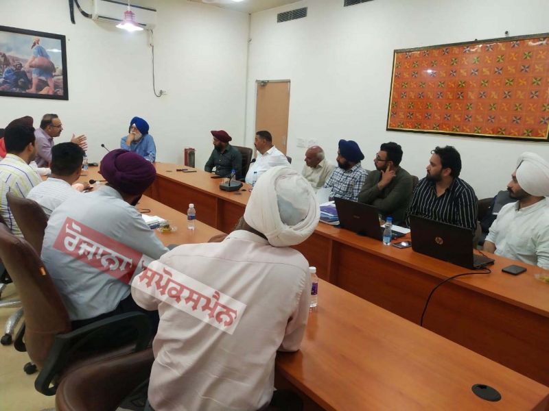  MLA Dr. Inderbir Singh Nijjar convened a meeting of Municipal Corporation officials