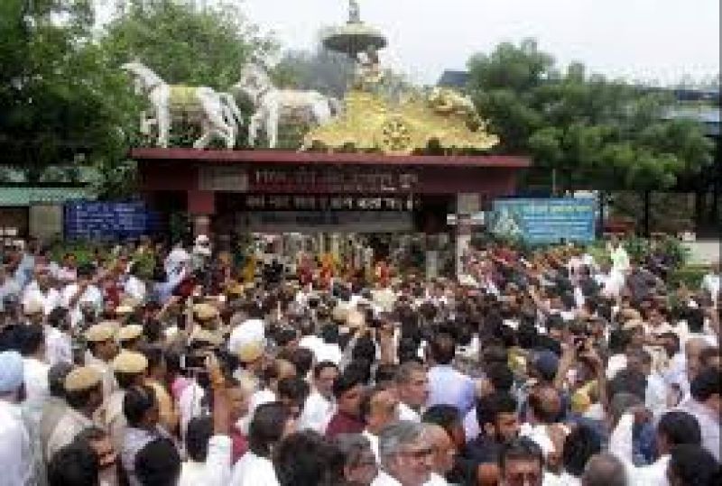 Babul Supriyo Among 11 Whose Phones Stolen At Arun Jaitley's Funeral