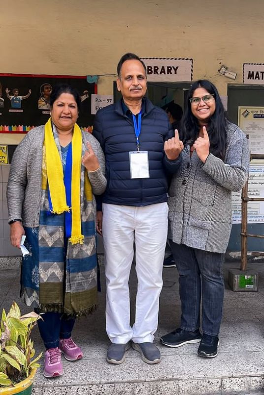 Delhi polls: Satyendar Jain casts vote