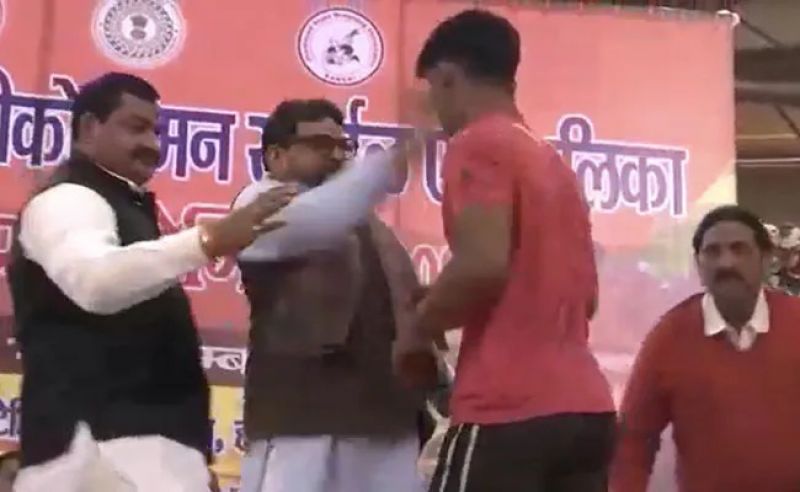 BJP MP Slapping Wrestler On Stage At Sports Event 