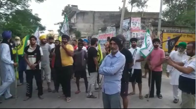 Farmers oppose Congress MLA Angad Saini