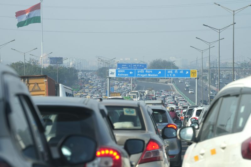Heavy jam on Delhi-Noida border due to farmers' protest