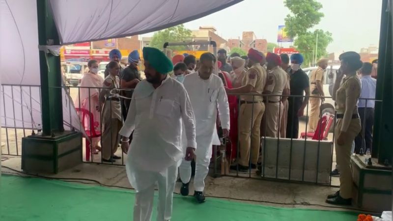  Farmers protest against Vijayinder Singla and Dharamsot 