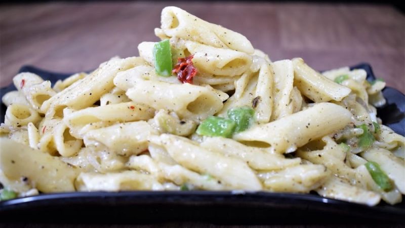 White sauce pasta 