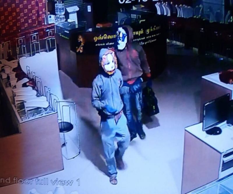 Men Wearing Cat And Dog Masks Rob Crores