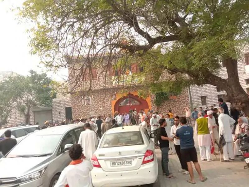  Farmers held BJP leaders hostage at the temple