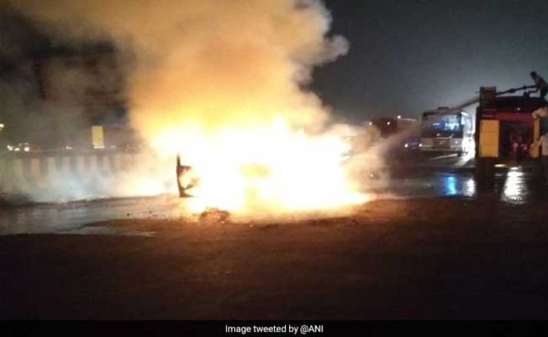 4 dead after fire kohat enclave delhi