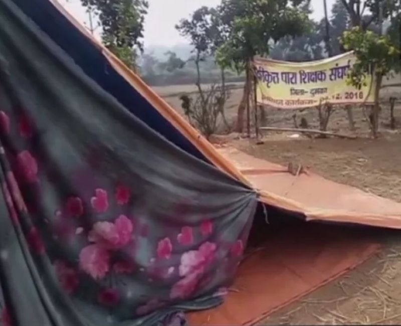 Teacher died in front of minister House 