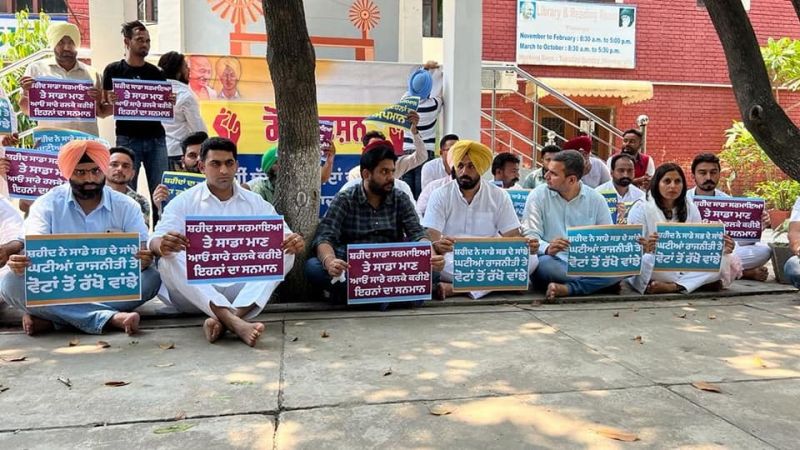 We will oppose those who insult the martyrs to shine their politics - Barinder Dhillon