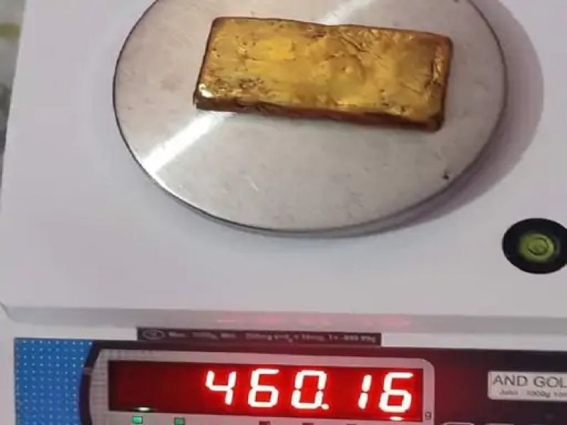 Gold recovered from man arriving at Rajasansi Airport from Dubai