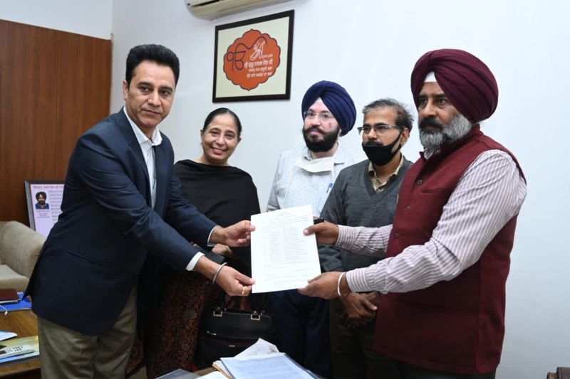 Deployment of Language Officers in 15 Districts on the Initiative of Pargat Singh