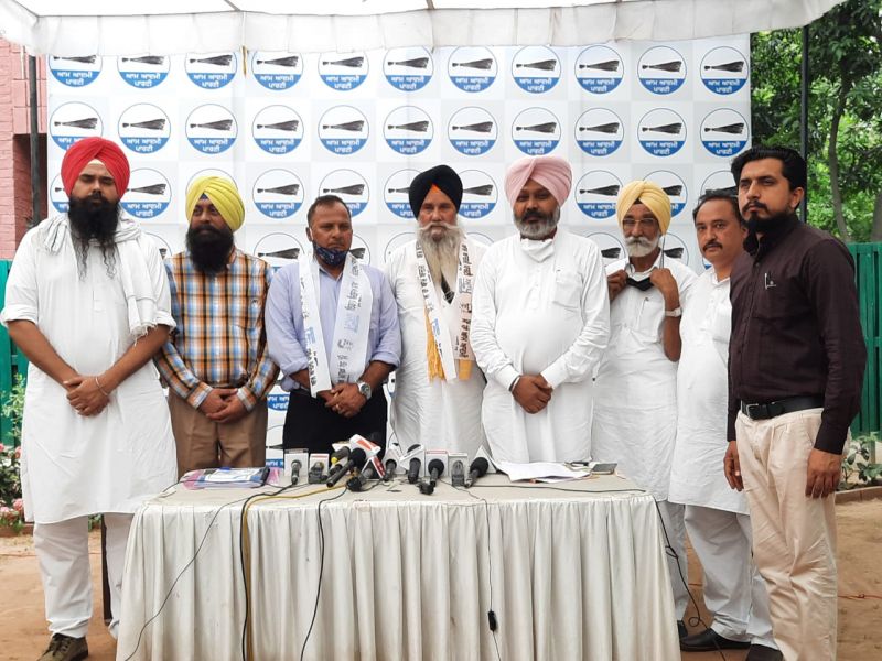Leaving Congress and Akali Dal, Zila Parishad and Block Samiti members join AAP