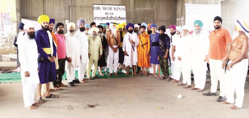 Farmers continue to hold protest against Dera Radha Swami