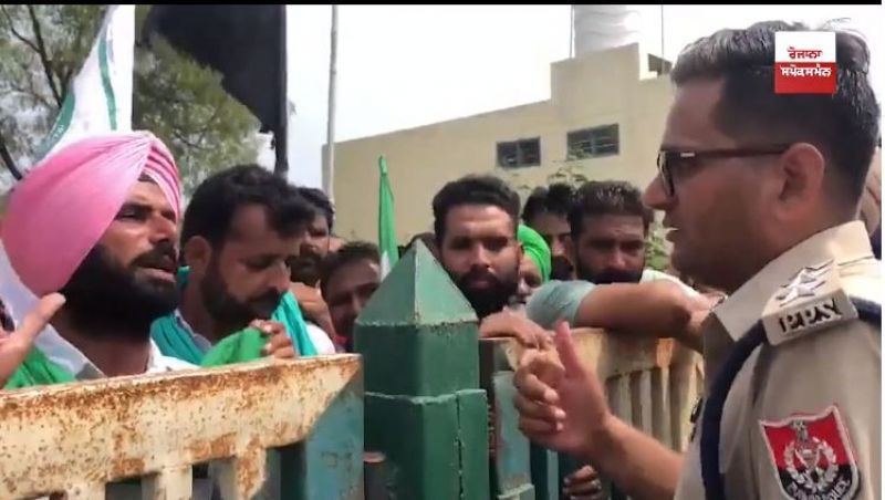 Farmers protest against Sukhbir Singh Badal at Gidderbaha 